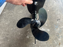 Lade das Bild in den Galerie-Viewer, DF 2.5 hp Suzuki 20” GEAR CASE ASSY 55110-97J51-YAY DRIVESHAFT 57111-97J20 PROP HOUSING 56120-97J50-YAY PROPELLER 58110-97JA0-019 four stroke 2024
