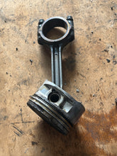 Lade das Bild in den Galerie-Viewer, 40 30 hp Mercury EFI PISTON STANDARD 893524T07 CONNECTING ROD 856065T1 four stroke 3 cylinder 2005

