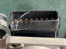 Lade das Bild in den Galerie-Viewer, imperfect f 250 hp Yamaha CONTROL SENSOR ASSY 6P2-8A410-01-00 6P2-02 6P2-8A410-00-00 four stroke 2005-2018
