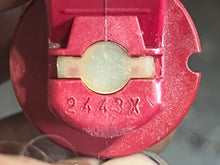 Lade das Bild in den Galerie-Viewer, 75 - 225 hp Mercury OPTIMAX red FUEL INJECTOR 804528 8M0222157 two stroke TESTED

