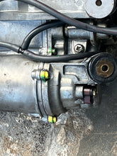 Lade das Bild in den Galerie-Viewer, 200 - 300 hp Yamaha 60V-14182-01-00 FLOAT CHAMBER vst &amp; pump TESTED hpdi
