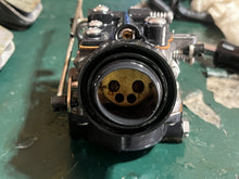 Load image into Gallery viewer, 25 35 HP OMC Johnson Evinrude CARBURETOR SET two stroke 3 cylinder 1996-2001 0438272 438272 0438273 438273 436351 0436351
