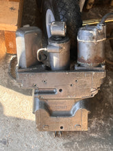 Load image into Gallery viewer, 115 130 150 175 200 hp Yamaha ptt POWER TRIM &amp; TILT UNIT two-wire 6G5-43800-05-4D two stroke 1994-1996 no broken bolts good manual release
