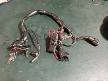 Lade das Bild in den Galerie-Viewer, PARTS ONLY 25 35 hp Johnson Evinrude 0586044 MOTOR CABLE electrical harness 1997-2003 3 cylinder two stroke
