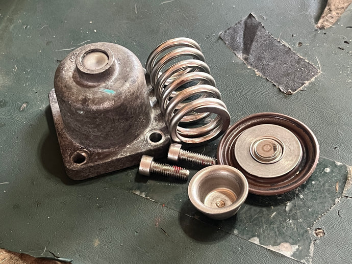 115 hp Mercury Optimax FUEL RAIL DIAPHRAGM 804533 SPRING 804534 COVER 804535 Two Stroke 3 Cylinder DFI 2008 some 135 150 175 200 225 250 hp