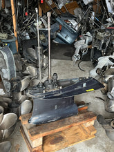 Lade das Bild in den Galerie-Viewer, 175 hp Evinrude Ficht GEAR CASE COMPLETE 5005551 painted 0351907 case 5005401 765402 Upper Drive Shaft 20 Inch 5000615 two stroke 1993-2001 measures 18 3/8” from water pump housing top shifts &amp; pressure tests, mainly fresh water lake motor
