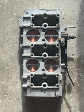Lade das Bild in den Galerie-Viewer, 250 225 hp Mercury THROTTLE BODY 827693T4 Two Stroke EFI 1994-1998
