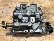 Lade das Bild in den Galerie-Viewer, 200 hp Mercury CARBURETOR SET WMH 16-1 16-2 16-3 top 3308-9672A44 3311-818650A4 818650A52, center 3308-9672A45 818650A5 818650A53, bottom 3308-9672A46 818650A6 818650A59 two stroke v6 compatible 175 150 hp
