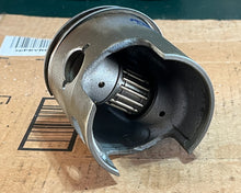 Cargar imagen en el visor de la galería, DT 150 hp Suzuki carbureted PISTON 2-ring outside diameter 84mm 1986 two stroke PORT

