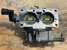 Lade das Bild in den Galerie-Viewer, 200 hp Mercury CARBURETOR SET WMV 5-1 5-2 5-3 3326-828272A13 828272A49, 3326-828272A14 828272A50, 3326-828272A15 828272T51 two stroke 1996-1998
