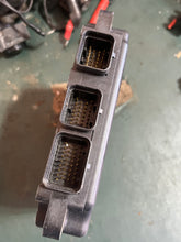 Lade das Bild in den Galerie-Viewer, 150 175 200 hp Yamaha 68H-10 ECU CONTROL UNIT 68H-8591A-10-00 f8t 93092 two stroke HPDI superseded 68H-8591A-11-00 68H-8591A-02-00 68H-8591A-01-00 68H-8591A-00-00
