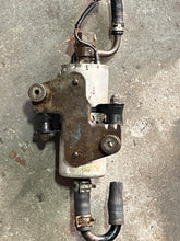 Cargar imagen en el visor de la galería, DT 150 200 225 HP Suzuki 15100-92E02 high pressure FUEL PUMP two stroke
