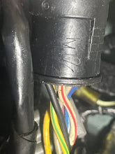 Cargar imagen en el visor de la galería, DT 150 175 200 225 hp Suzuki Fuel injection unit 33920-92E02, cdi control unit 92e2 f8t30293, voltage regulator rectifier, engine harness 1994
