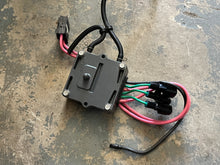 Lade das Bild in den Galerie-Viewer, f 250 hp Yamaha VOLTAGE REGULATOR RECTIFIER 6P2-81960-03-00 6P2-02 6P2-02 6P2-81960-00-00 four stroke 2005 some compatibly 50-250 hp

