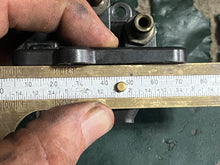 Cargar imagen en el visor de la galería, 150 175 hp hp Johnson Evinrude FUEL BRACKET COVER 0335385 Two Stroke v6 VRO
