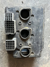 Lade das Bild in den Galerie-Viewer, 50 40 hp Yamaha INTAKE SILENCER air box 6H4-14431-02-00 two stroke 1995-2006
