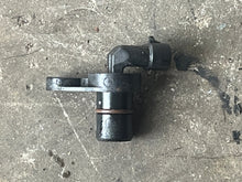 Lade das Bild in den Galerie-Viewer, 350 hp Mercury Verado CAMSHAFT POSITION SENSOR 8M0011987 four stroke 135 - 400 hp
