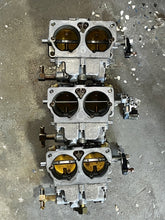 Load image into Gallery viewer, 225 200 hp Mercury CARBURETOR SET WM-47 3311-818639A12 818639A13 818639A14 two stroke 3.0 liter CLEAN - NEED NEW BOWL GASKETS
