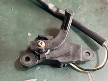 Lade das Bild in den Galerie-Viewer, parts DF 250 225 200 hp Suzuki 34801-93J03 TRIM SENDER ASSY four stroke 2007 - 2014
