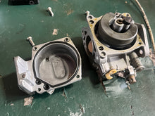 Lade das Bild in den Galerie-Viewer, 6 8 HP Yamaha carburetor with fuel pump 6G1-14301-01-00 two stroke 1987-2002
