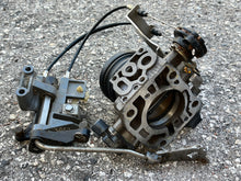 Load image into Gallery viewer, BF 130 hp Honda THROTTLE BODY with throttle cable 16400-ZW5-013 Four Stroke 1999-2004
