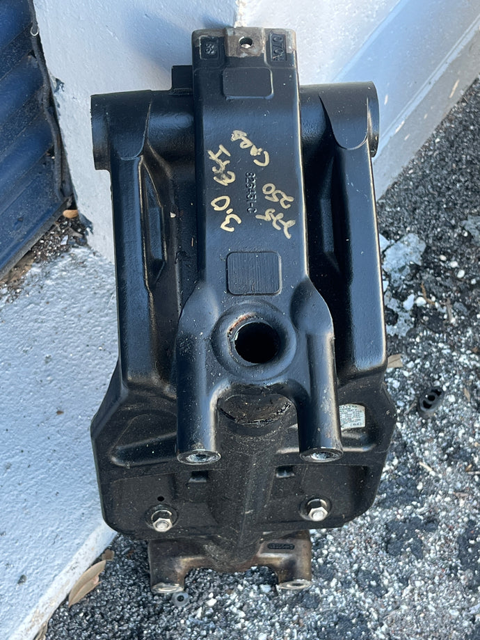 250 225 300 hp Mercury 3.0 liter Optimax DFI SWIVEL BRACKET 8710T20 BOTTOM YOLK 826364F1 SWIVEL PIN steering arm 826432A2 SUPERSEDED BY 8M0132731 two stroke some compatibility EFI and Carbureted motors