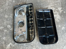 Cargar imagen en el visor de la galería, 85 75 hp Yamaha CARBURETOR Intake COVER 1&amp;2 688-14417-01-94 688-14418-01-00 two stroke 1994-2000
