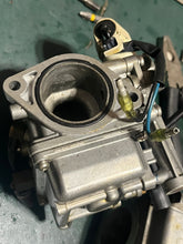 Cargar imagen en el visor de la galería, f 100 80 hp Yamaha 67G-14901-10-00 CARBURETOR 1 &amp;3 1999-2001 67G-14902-10-00 carb 2, 67G-14904-10-00 carb 4, four stroke NLA 67G-10, 67F-14380-00-00 STARTER PRIMER, 67F-14369-00-00 DIAPHRAGM 2, 67F-14585-00-00 CHOKE ROD 1999-2001 outboards
