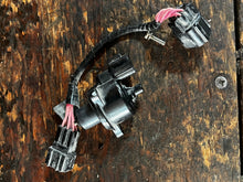Cargar imagen en el visor de la galería, f 115 200 225 hp Yamaha 68V-1312A-00-00 iac isc VALVE CONTROL sensor 2000-2010 FOUR STROKE

