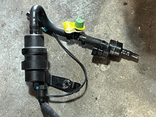 Lade das Bild in den Galerie-Viewer, 115 hp Mercury AIR FUEL MODULE CANISTER 884545A02 four stroke EFI  SOME compatibility 75 80 100 hp EFI, some 135 150 175 200 hp Verado
