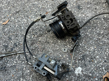 Load image into Gallery viewer, BF 130 hp Honda THROTTLE BODY with throttle cable 16400-ZW5-013 Four Stroke 1999-2004
