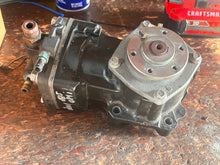 Lade das Bild in den Galerie-Viewer, 200 225 250 hp Mercury AIR COMPRESSOR Optimax 3.0 liter Two Stroke 828123A9 two stroke superseded 8M0063279 828123A23 828123A14 828123A 828123T15 828123T13 828123A30
