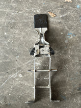 Lade das Bild in den Galerie-Viewer, 350 hp Mercury Verado  FRONT COWL LATCH ASSY 888976T01 Four Stroke 200-400 hp compatible
