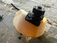 Lade das Bild in den Galerie-Viewer, DF 2.5 hp Suzuki FUEL TANK 65110-97J40 FUEL COCK 66100-97JL1 four stroke 2024 2014-up
