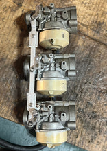 Lade das Bild in den Galerie-Viewer, sold ebay aug2024——90 hp Force Tillotson WB 131a 132a Carburetor Set 828307 828308 two stroke outboard 1996-1997
