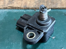 Load image into Gallery viewer, DF 40 50 hp Suzuki 18590-80C40 Map Sensor Evinrude 5030757 four stroke 99-09
