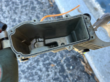 Cargar imagen en el visor de la galería, vf 250 225 200 hp Yamaha VST Float Chamber 6CB-14160-10-00 with fuel pump 6CB-13907-10-00 4.2 liter Four Stroke TESTED
