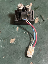 Lade das Bild in den Galerie-Viewer, DF 30 25 hp Suzuki STARTER MOTOR RELAY 31800-94L00 four stroke 2015-2020
