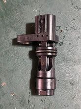 Lade das Bild in den Galerie-Viewer, BF 135 150 hp Honda CRANK SENSOR ASSY 37500-PNB-003 four stroke 75-350 hp
