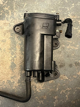 Load image into Gallery viewer, 30 25 hp Evinrude e-tec VST CHAMBER with FUEL PUMP 5007896 5006492 two stroke 2017 AA AB AF 2010-up
