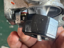 Lade das Bild in den Galerie-Viewer, 15 HP Yamaha CARBURETOR Assy 1 6E7-14301-74-00 with FUEL PUMP two stroke 1984
