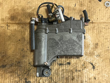 Lade das Bild in den Galerie-Viewer, sold shopify aug2025—-250 225 200 HP Yamaha 65L-14980-00-00 FLOAT CHAMBER, 65L-14182-00-00 COVER, 65L-13907-00-00 FUEL PUMP ox66 1997-1998 Two Stroke
