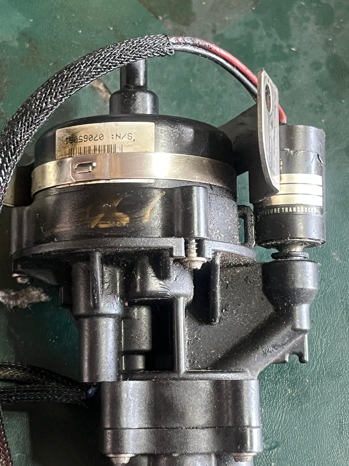 135 - 300 hp Evinrude e-tec 5007849 OIL PUMP 0586860 PRESSURE SENSOR two stroke
