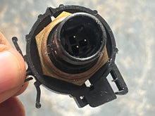 Cargar imagen en el visor de la galería, 115 90 hp Mercury Optimax PRESSURE SENSOR 881879A7 FITTING 892403 Two Stroke 3 Cylinder DFI 2008 some 200-300 hp
