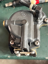 Load image into Gallery viewer, Johnson Evinrude CARBURETOR BODY 433449 0328544 BOWL 333525 333525 ORIFICE PLUG 63D 0328544 Two Stroke
