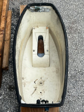 Lade das Bild in den Galerie-Viewer, 55 hp Yamaha TOP COWLING 697-42610-02-EJ two stroke 1989-1990 engine cover
