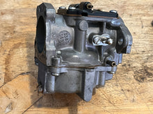 Load image into Gallery viewer, 60 hp Johnson Evinrude CARBURETOR ASSY 0437089 0437087 0439453 Two Stroke 1995 94-97 J60TLEOC, molding numbers 340167 338069 330503 - compatible 50 hp
