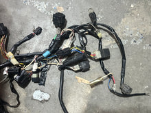 Lade das Bild in den Galerie-Viewer, CUSTOMIZED df 225 200 250 hp Suzuki WIRING HARNESS 36610-93J90 also 36610-93J91 four stroke - off 2006-07 model 2004-2011
