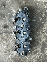 Load image into Gallery viewer, 250 225 hp Yamaha HPDI Cylinder Head #1 strbd 60V-11111-00-1S two stroke compatible 150 hp 2005-2009
