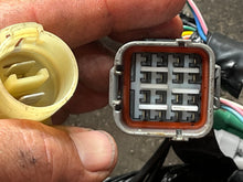 Lade das Bild in den Galerie-Viewer, DF 175 hp Suzuki engine WIRING HARNESS 36610-96L50 four stroke 2019-2021
